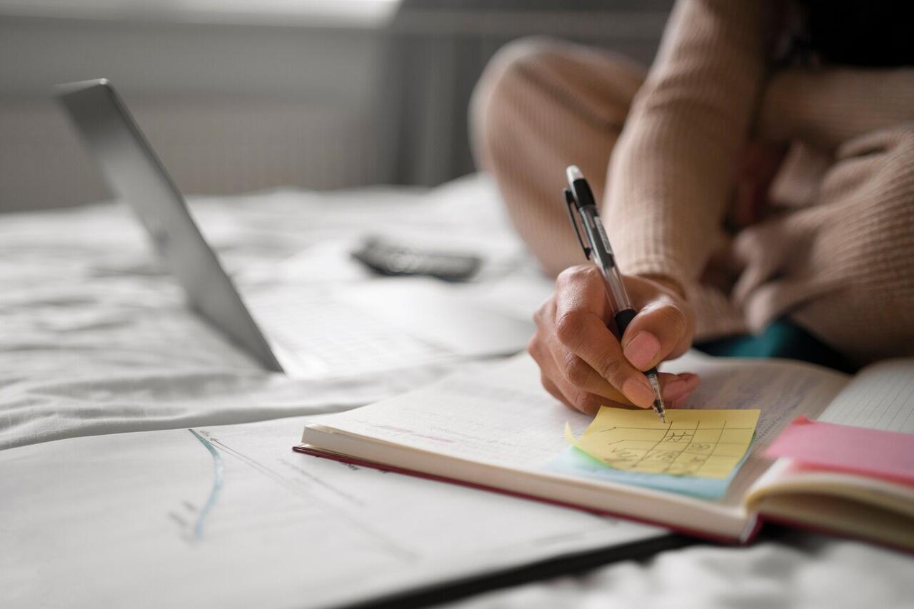 How to Start an Essay with NeonLingo and PaperGen
